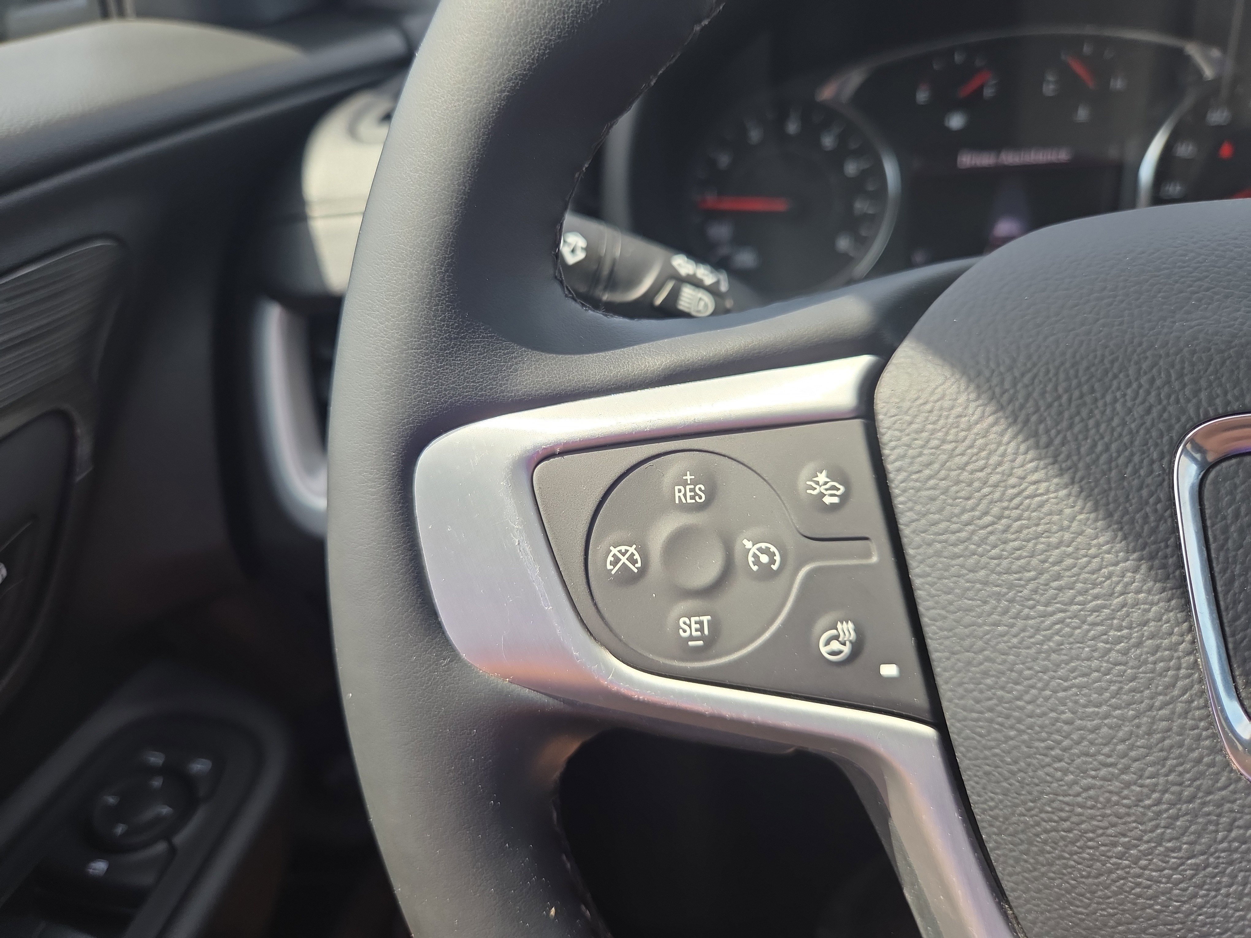 Used 2023 GMC Terrain SLT image 11