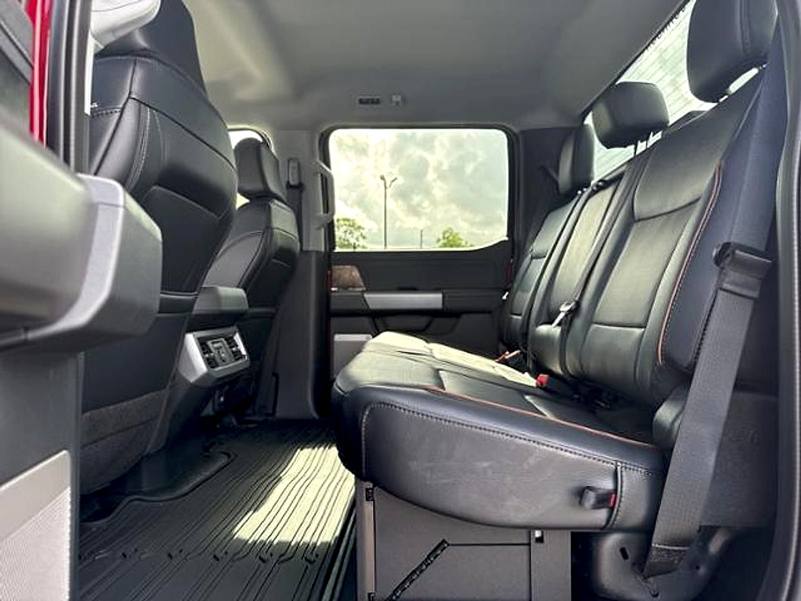 New 2025 Ford F250 Lariat w/ Chrome Package AWD/4WD image 14