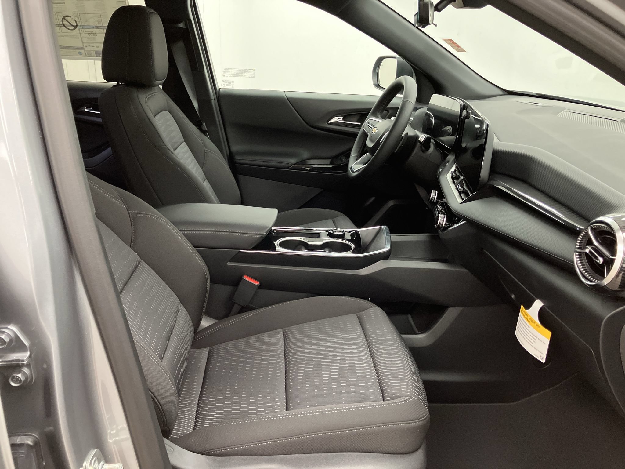 New 2027 Chevrolet Equinox LT w/ Safety and Technology Package FWD image 11