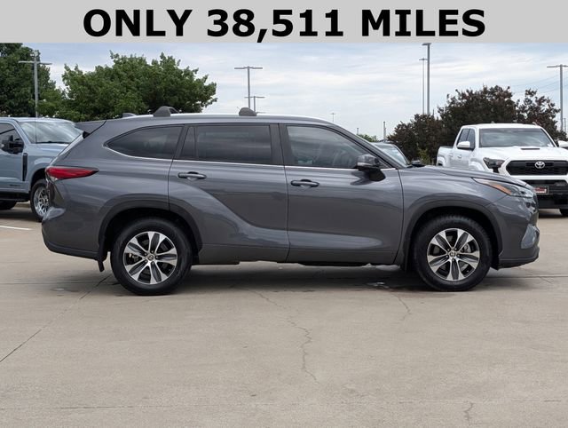 Used 2023 Toyota Highlander XLE FWD image 4