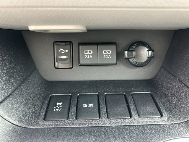Used 2019 Toyota Highlander XLE FWD image 25