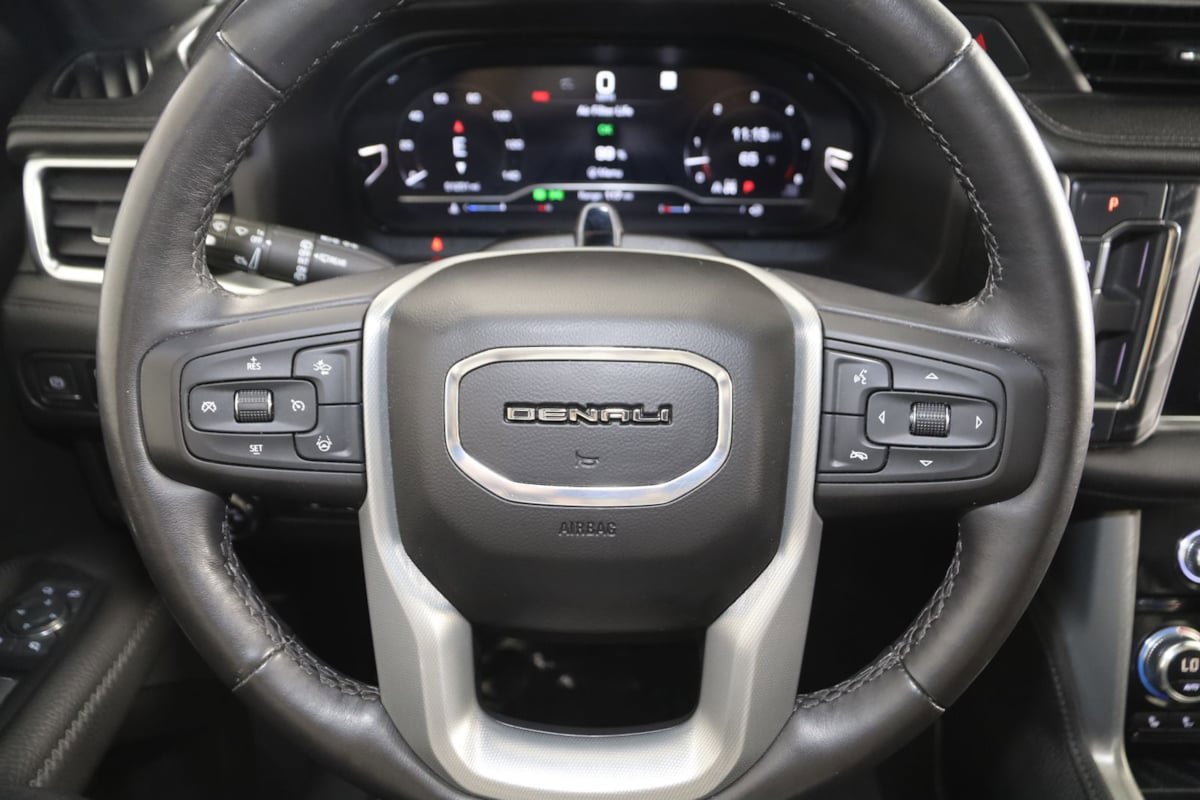 Used 2023 GMC Yukon XL Denali w/ Advanced Technology Package AWD/4WD image 40