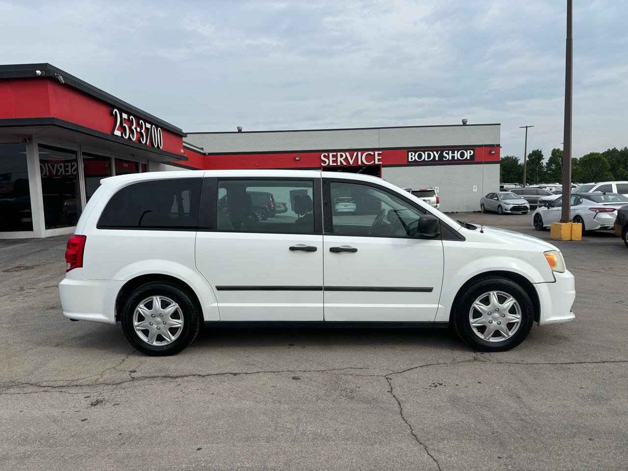 Used 2014 Dodge Grand Caravan American Value Package FWD image 2