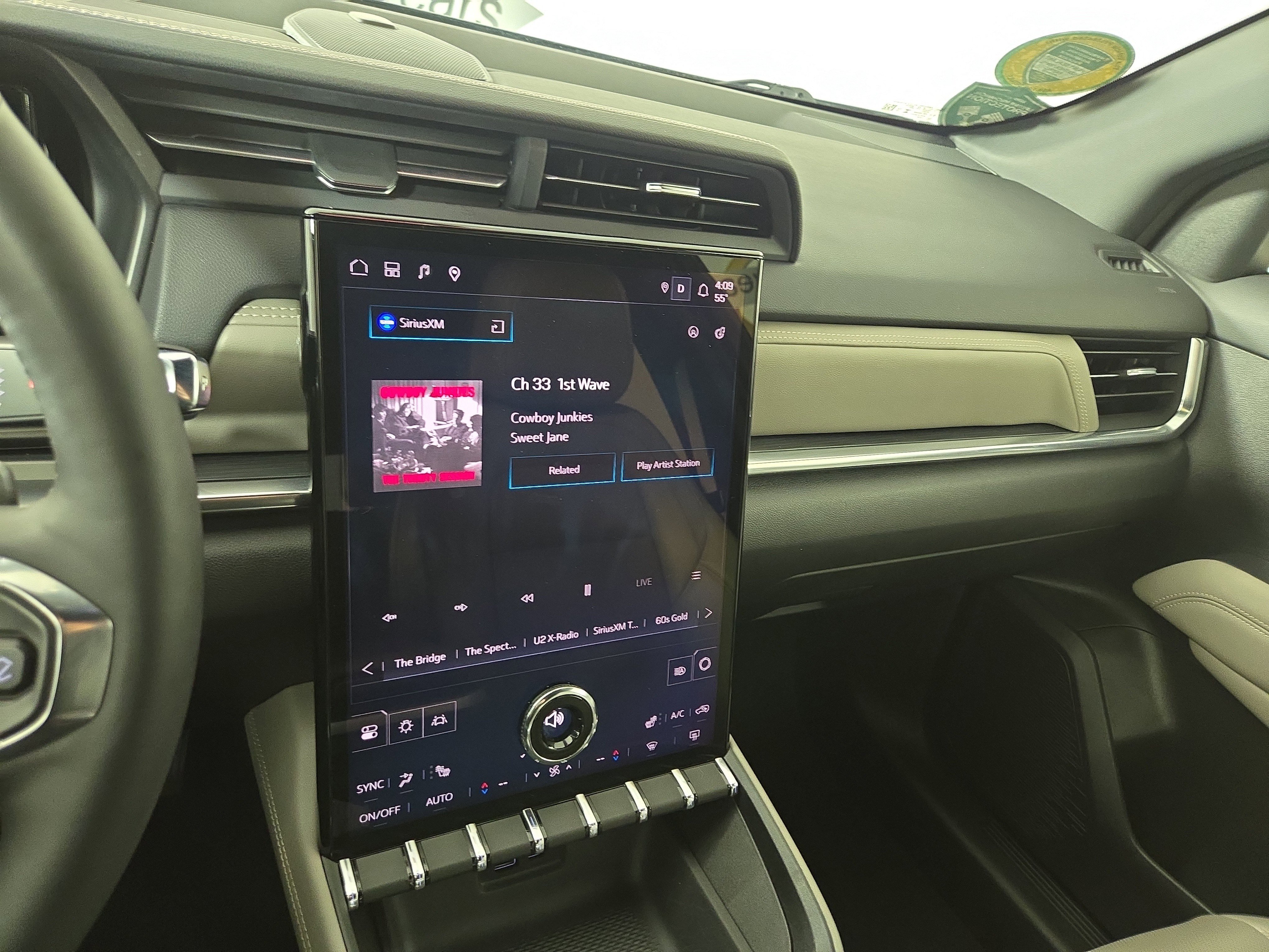 Certified 2025 GMC Terrain Elevation w/ Elevation Premium Package AWD/4WD image 21