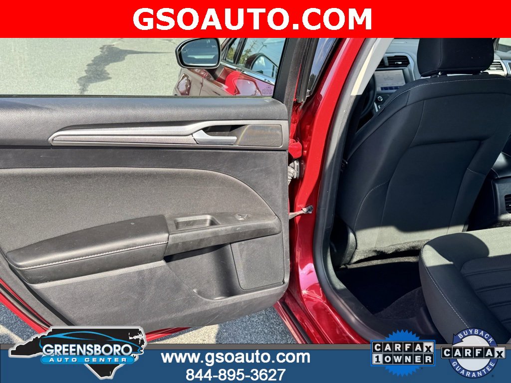 Used 2020 Ford Fusion SE image 28