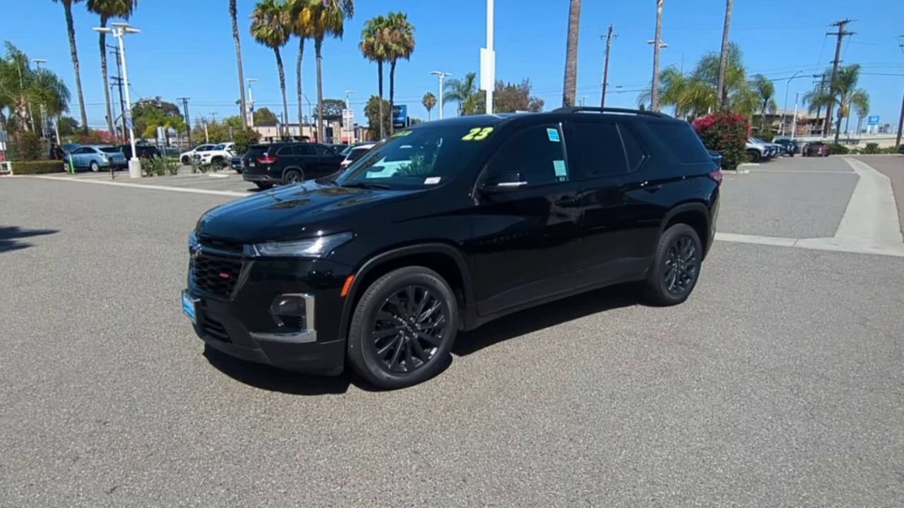 Used 2023 Chevrolet Traverse RS w/ LPO, Cargo Package FWD image 4