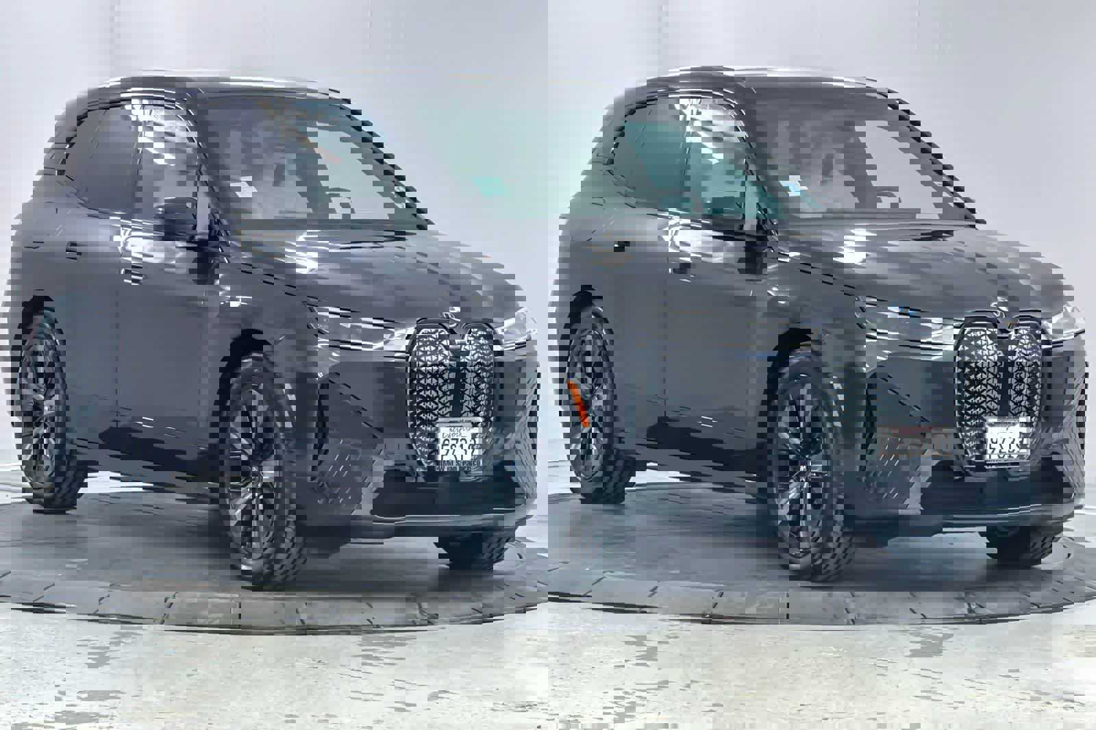 Used 2023 BMW iX xDrive50 w/ Premium Package image 9