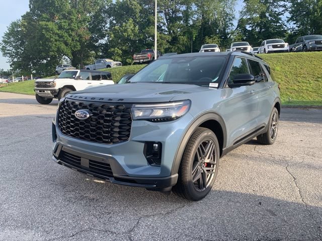 Used 2026 Ford Explorer ST-Line w/ ST-Line Street Pack AWD/4WD image 4