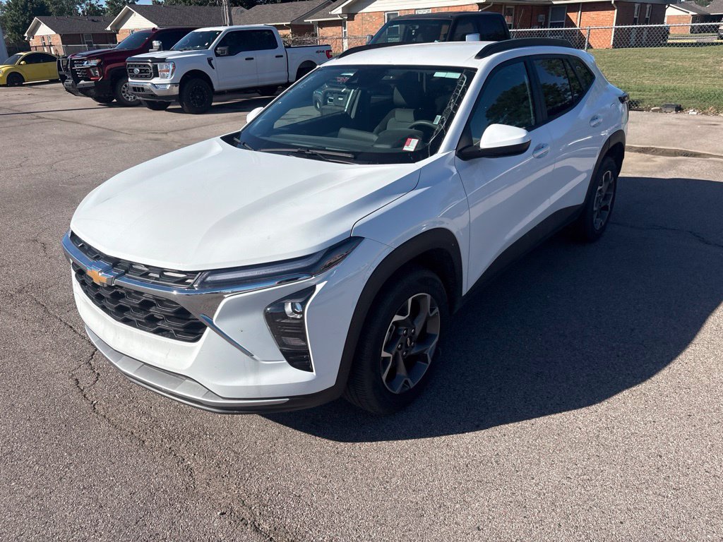 Used 2026 Chevrolet Trax LT FWD image 7