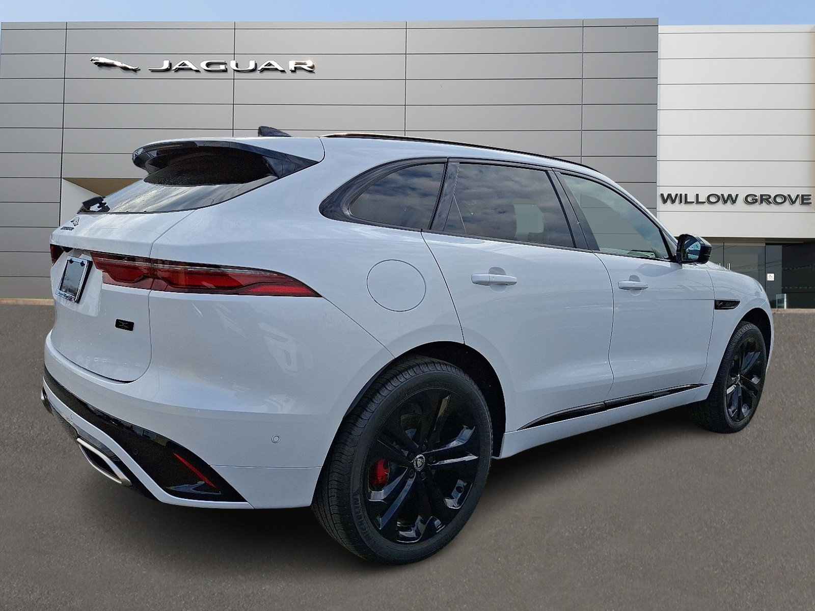 New 2026 Jaguar F-PACE R-Dynamic S image 2