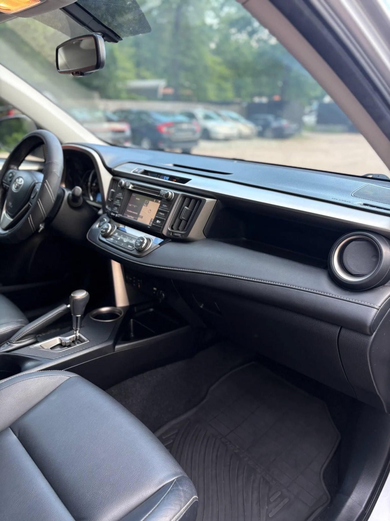 Used 2015 Toyota RAV4 Limited w/ Outdoor Package FWD image 29