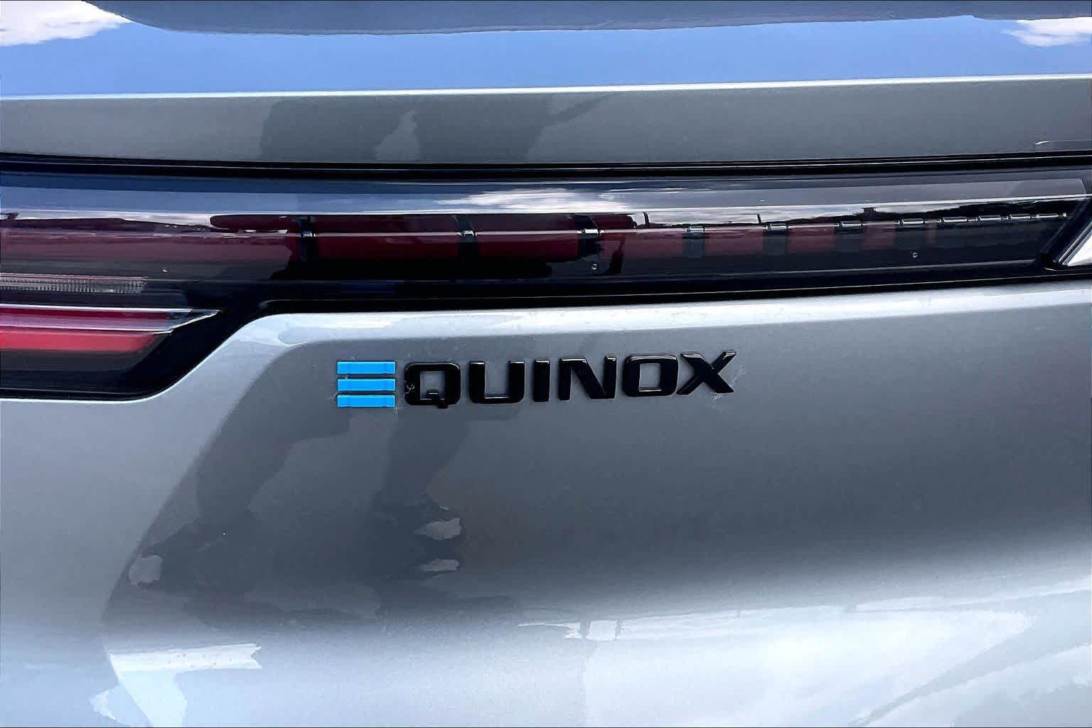 Used 2024 Chevrolet Equinox EV RS FWD image 31