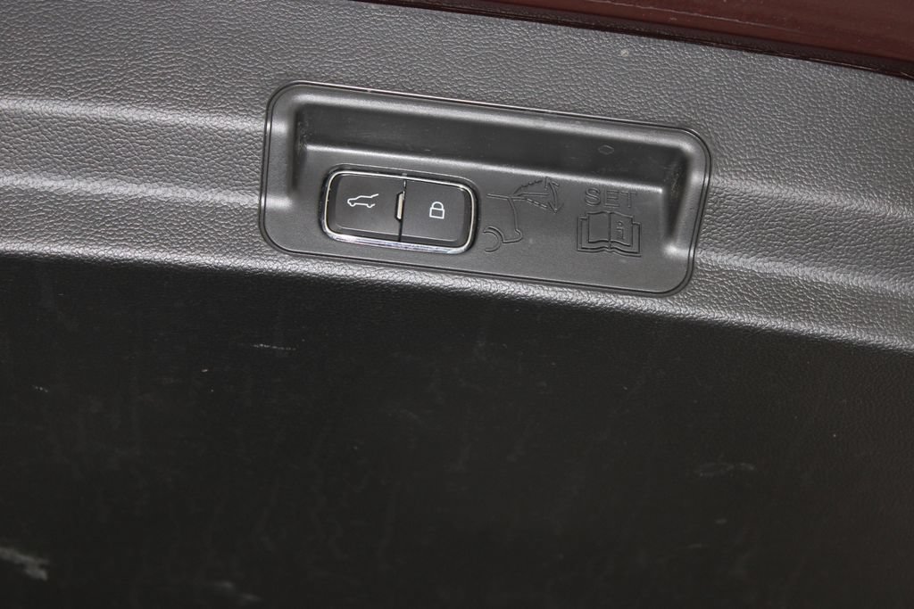 Used 2023 Ford Explorer XLT w/ Equipment Group 202A AWD/4WD image 11