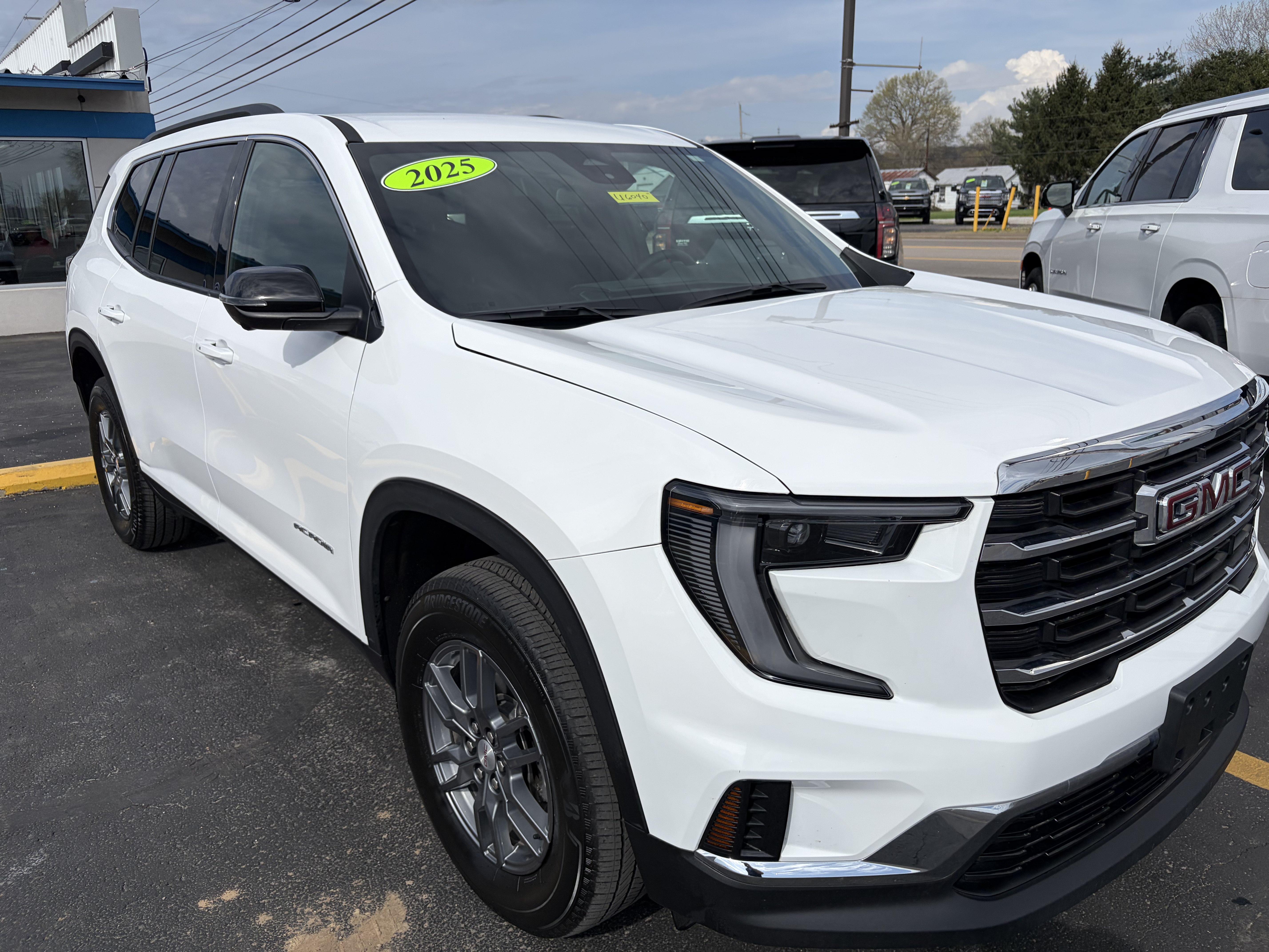 Used 2025 GMC Acadia Elevation FWD image 3