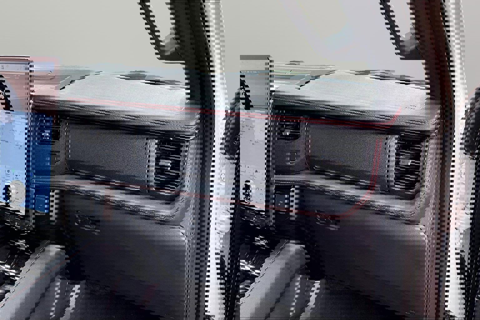 Used 2024 Ford Expedition Limited image 22