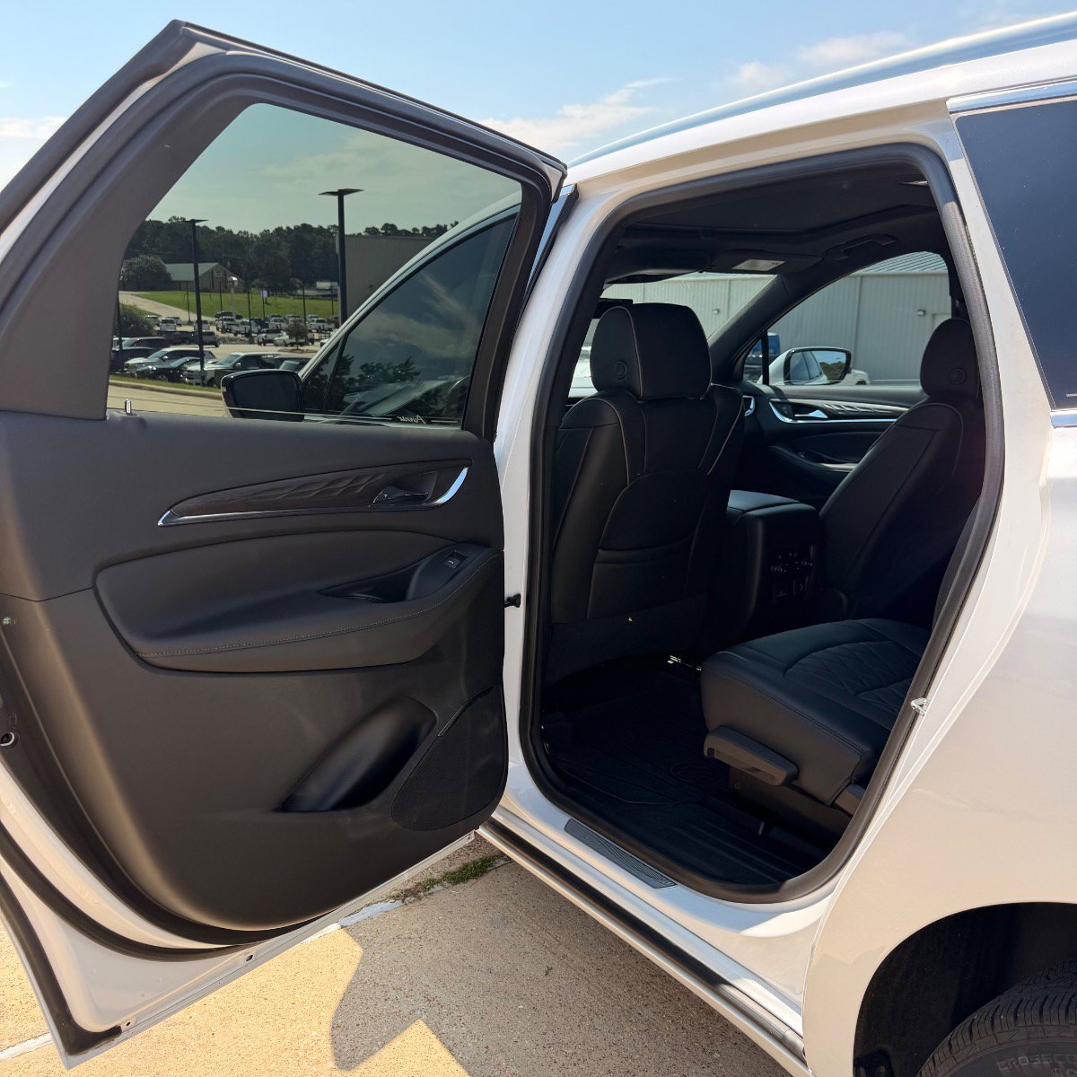 Used 2023 Buick Enclave Avenir w/ Avenir Technology Package FWD image 25