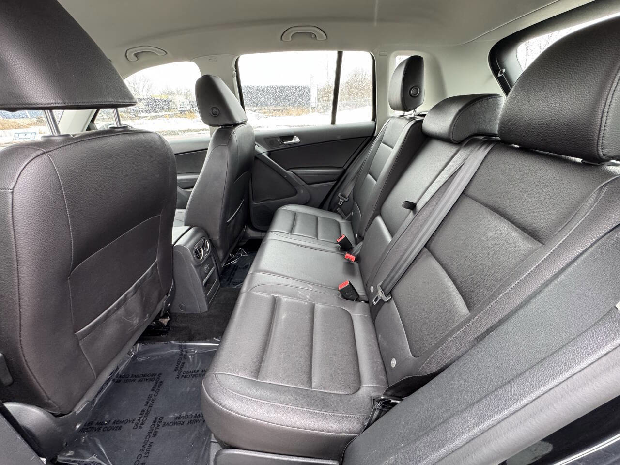 Used 2017 Volkswagen Tiguan S image 10