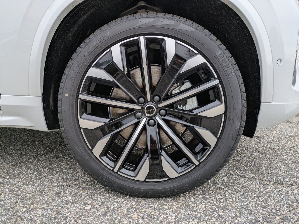 New 2026 Volvo XC90 B6 Plus w/ Protection Package Premier AWD/4WD image 11