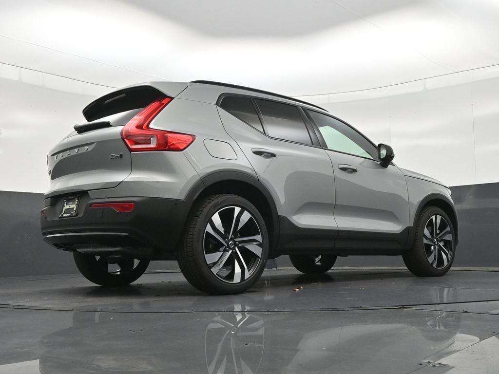 New 2026 Volvo XC40 B5 Plus w/ Protection Package Premier AWD/4WD image 25