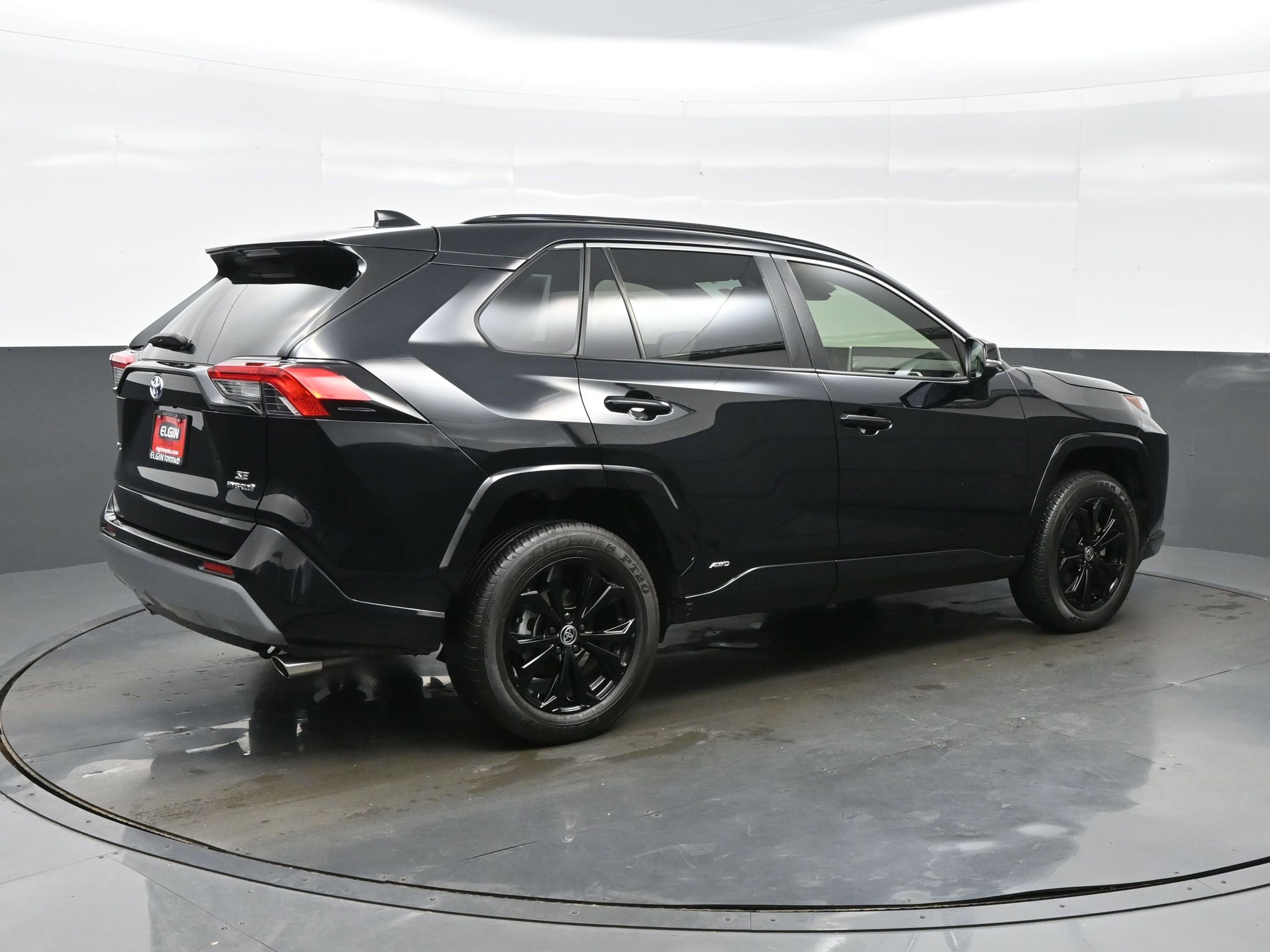 Used 2023 Toyota RAV4 SE w/ SE Grade Weather Package AWD/4WD image 6