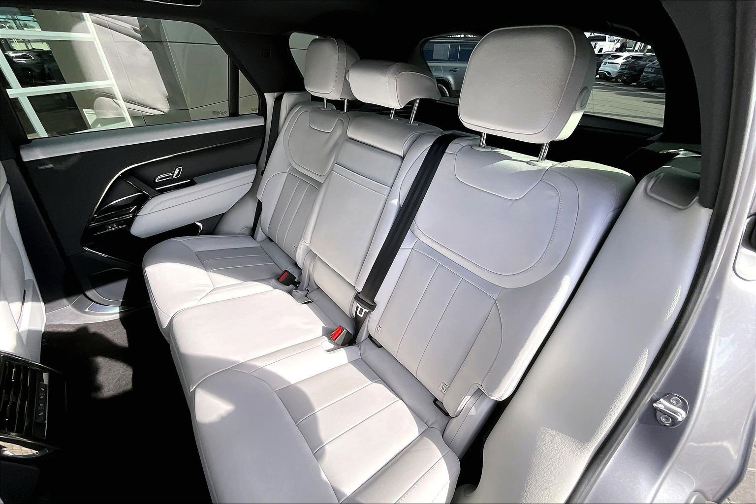 Used 2025 Land Rover Range Rover Sport image 26