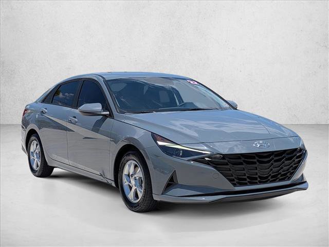 Used 2022 Hyundai Elantra SE FWD image 3
