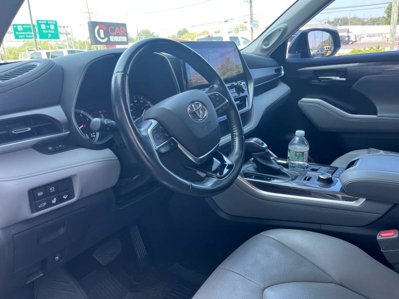 Used 2021 Toyota Highlander Limited image 7