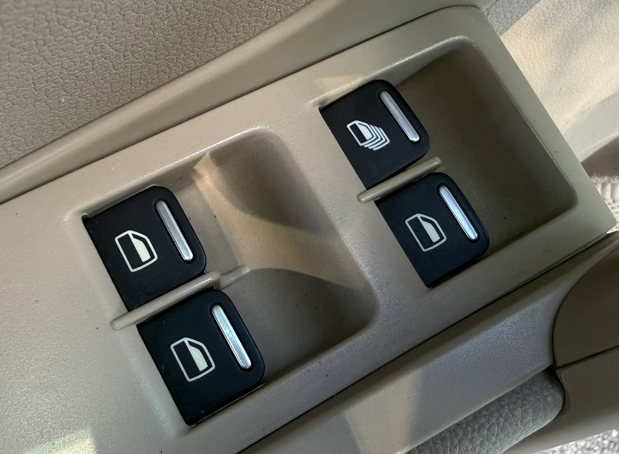 Used 2013 Volkswagen Beetle TDI FWD image 42