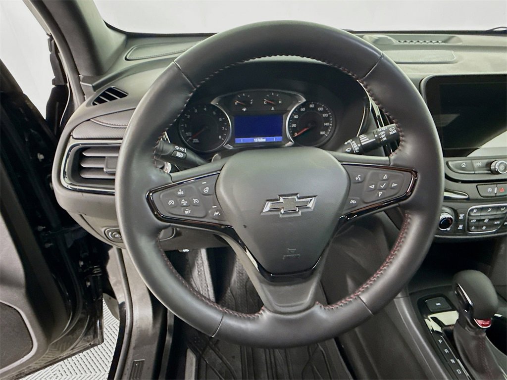 Used 2022 Chevrolet Equinox RS w/ RS Leather Package image 12