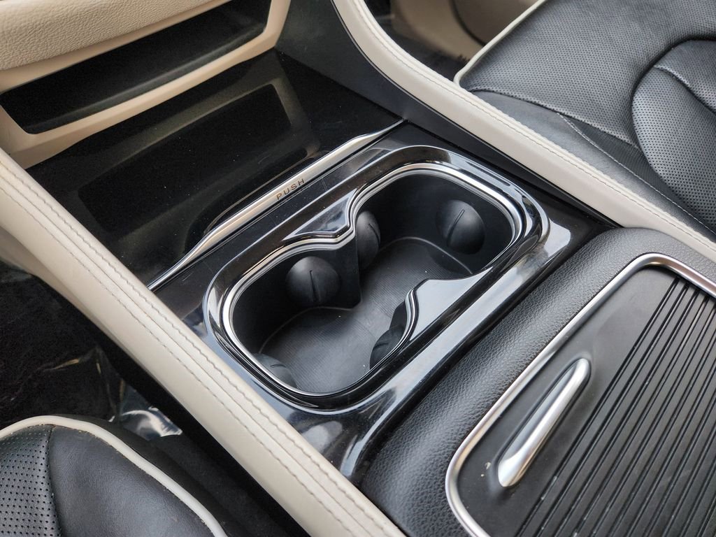 Used 2023 Chrysler Pacifica Limited image 20