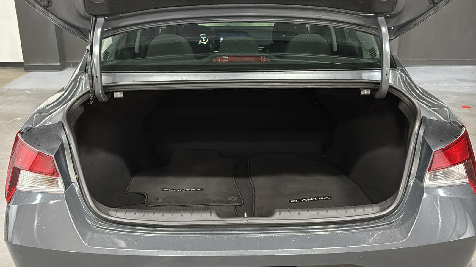 Used 2023 Hyundai Elantra SEL w/ Convenience Package FWD image 23
