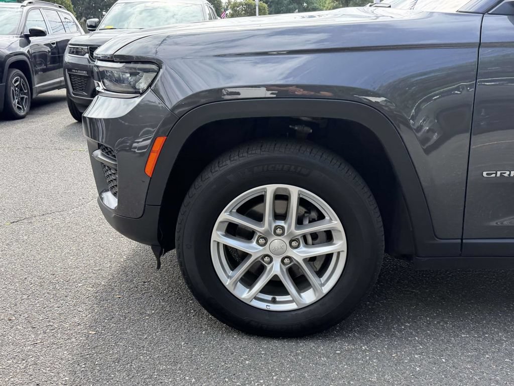 Certified 2025 Jeep Grand Cherokee Laredo AWD/4WD image 6