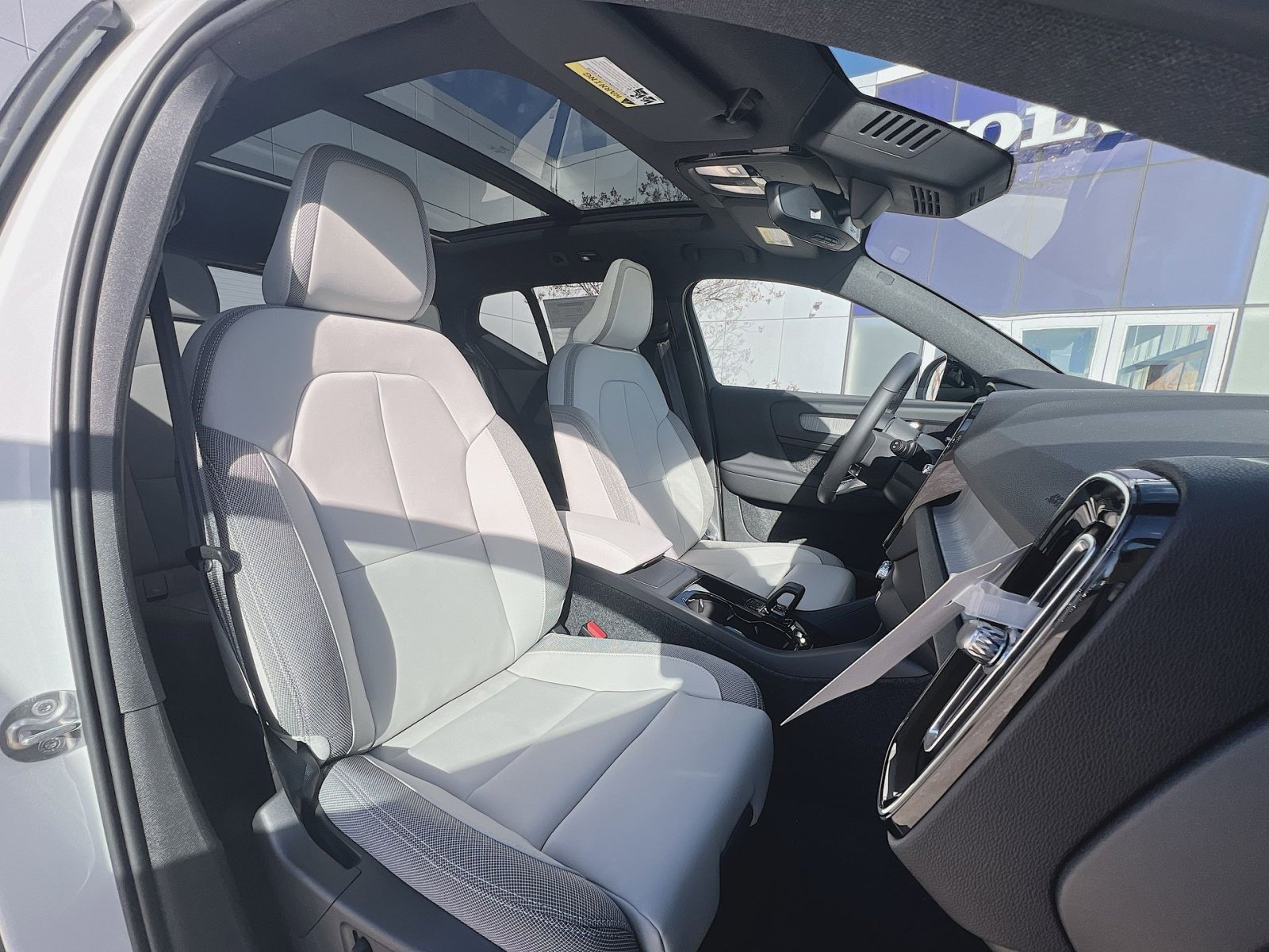 New 2026 Volvo EX40 Plus w/ Climate Package image 27