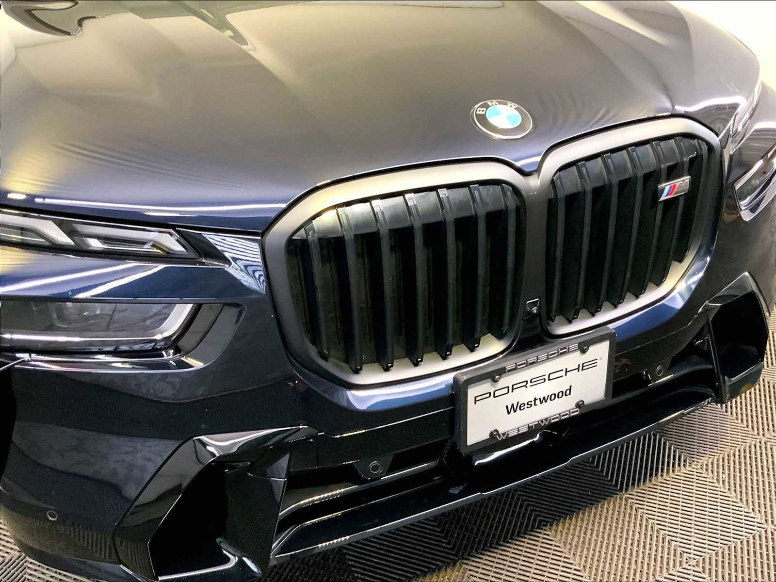 Used 2024 BMW X7 M60i w/ Executive Package image 34