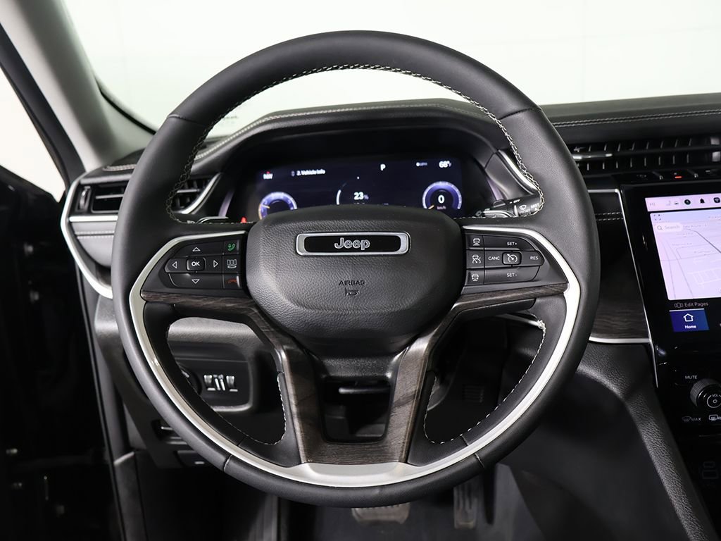 Used 2023 Jeep Grand Cherokee Limited AWD/4WD image 40