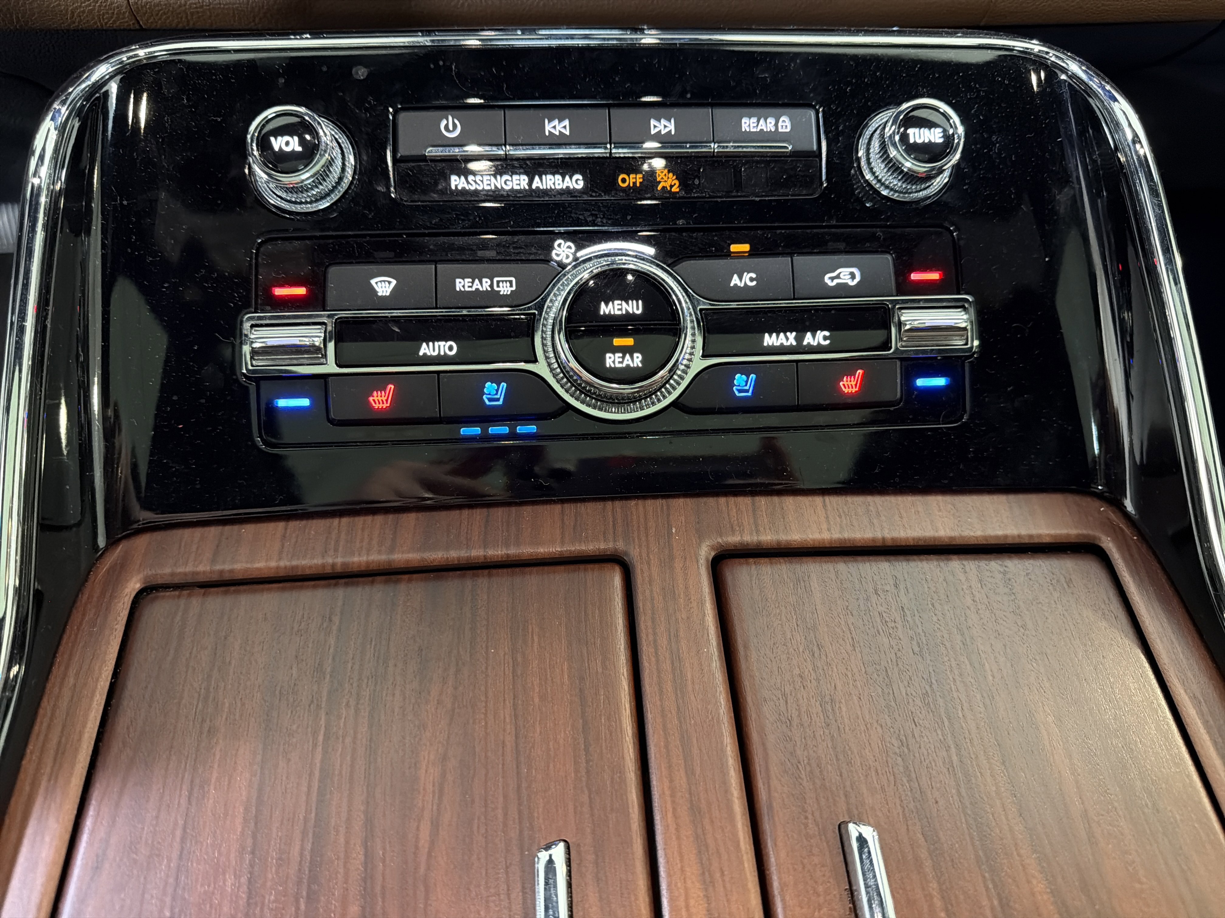 Used 2022 Lincoln Navigator Reserve AWD/4WD image 16