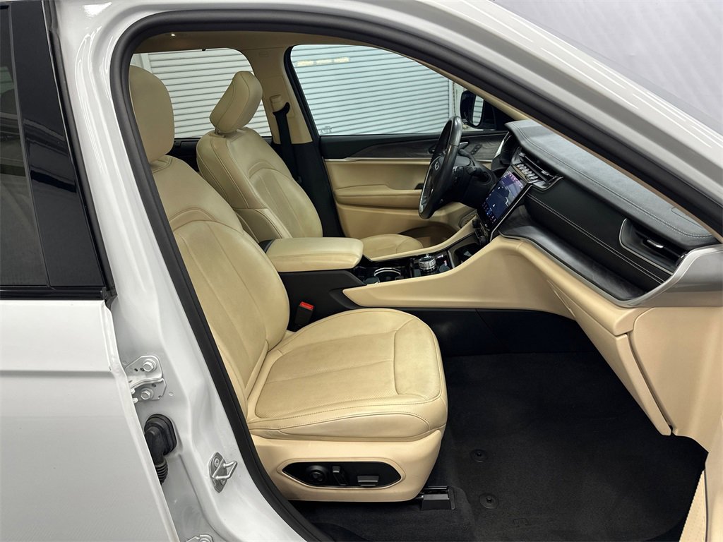 Used 2021 Jeep Grand Cherokee L Limited w/ Luxury Tech Group II image 15