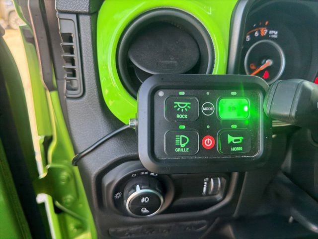 Used 2025 Jeep Gladiator Sport AWD/4WD image 10