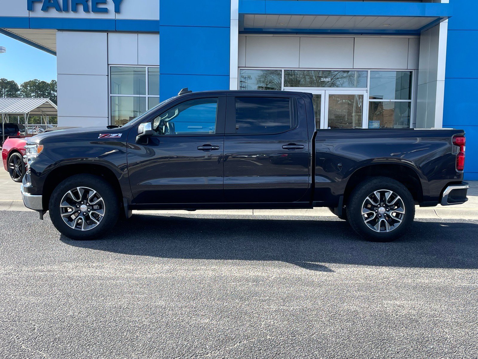 Used 2023 Chevrolet Silverado 1500 LT image 2