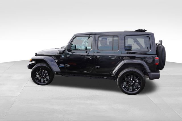 Used 2025 Jeep Wrangler Unlimited Sahara w/ Safety Group image 9