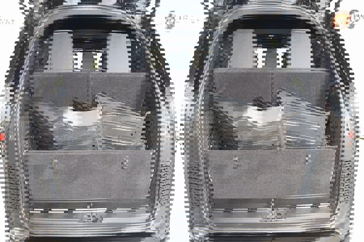 Used 2023 Land Rover Discovery Metropolitan Edition image 54