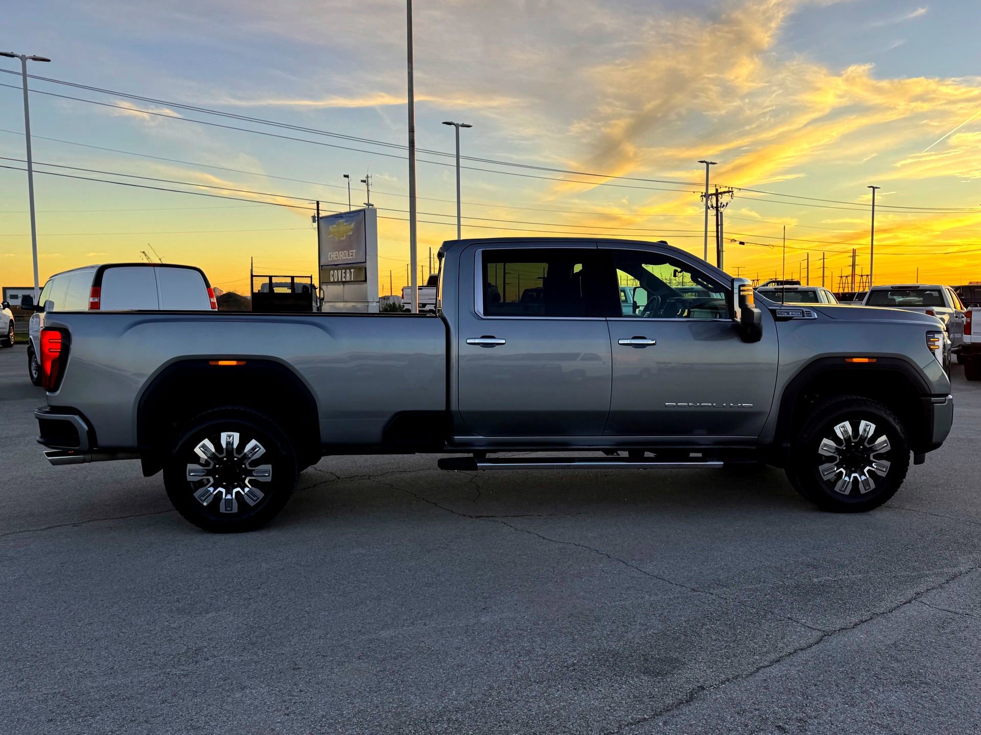 Used 2025 GMC Sierra 2500 Denali w/ Denali Reserve Package image 6