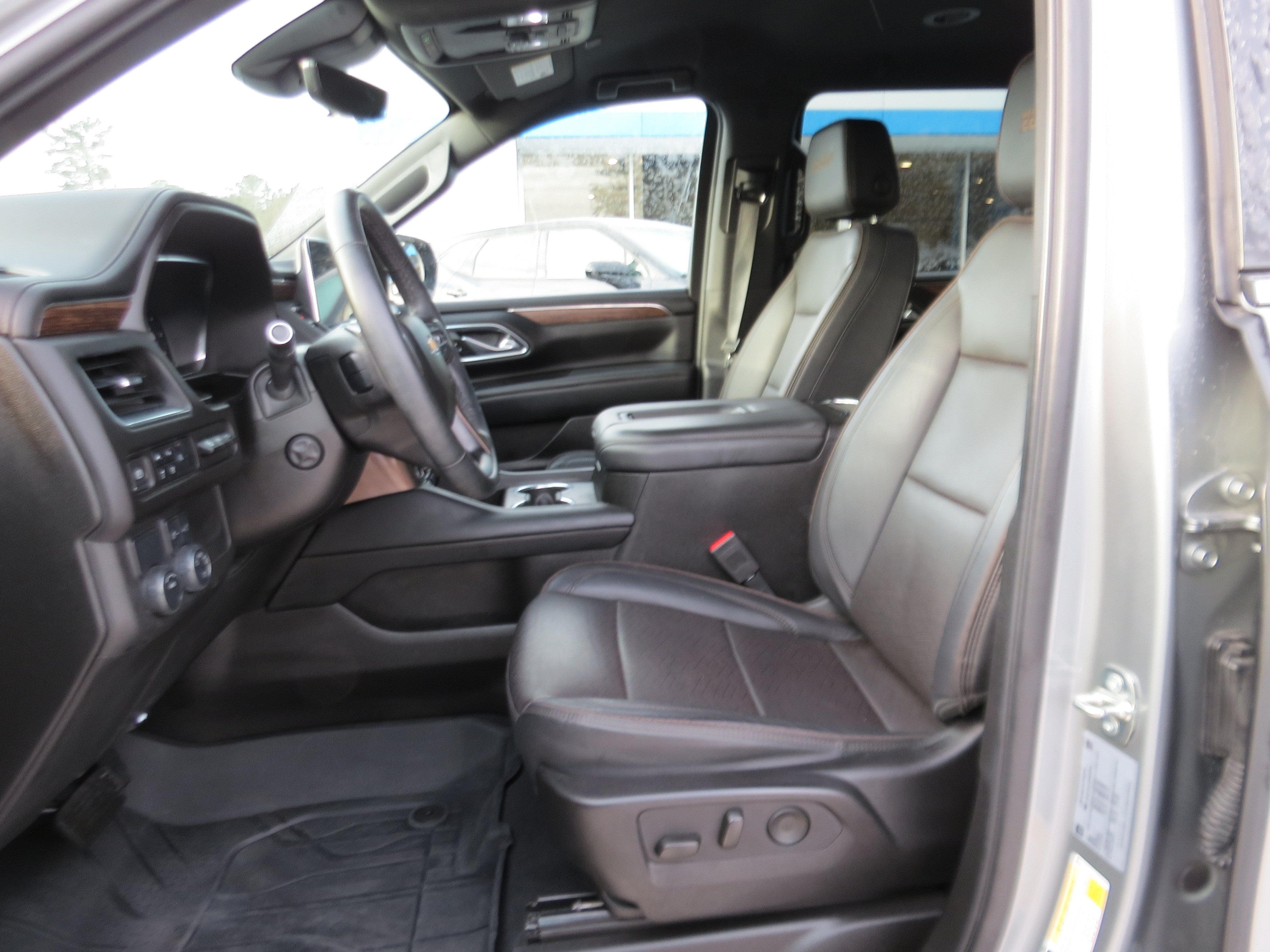 Used 2023 Chevrolet Suburban High Country RWD image 16