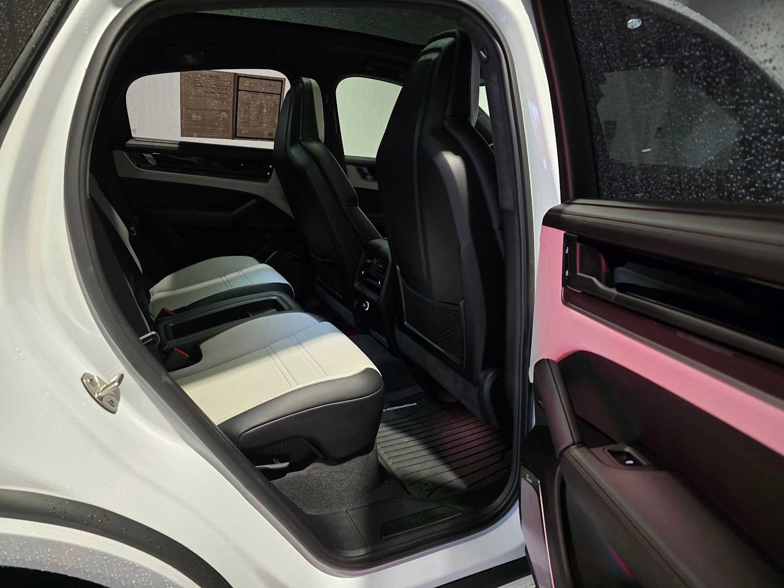 Used 2025 Porsche Cayenne Turbo AWD/4WD image 15