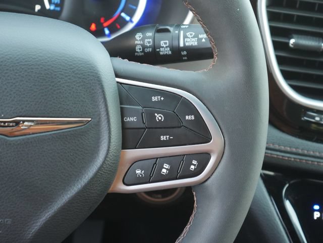 Used 2025 Chrysler Pacifica Pinnacle FWD image 20
