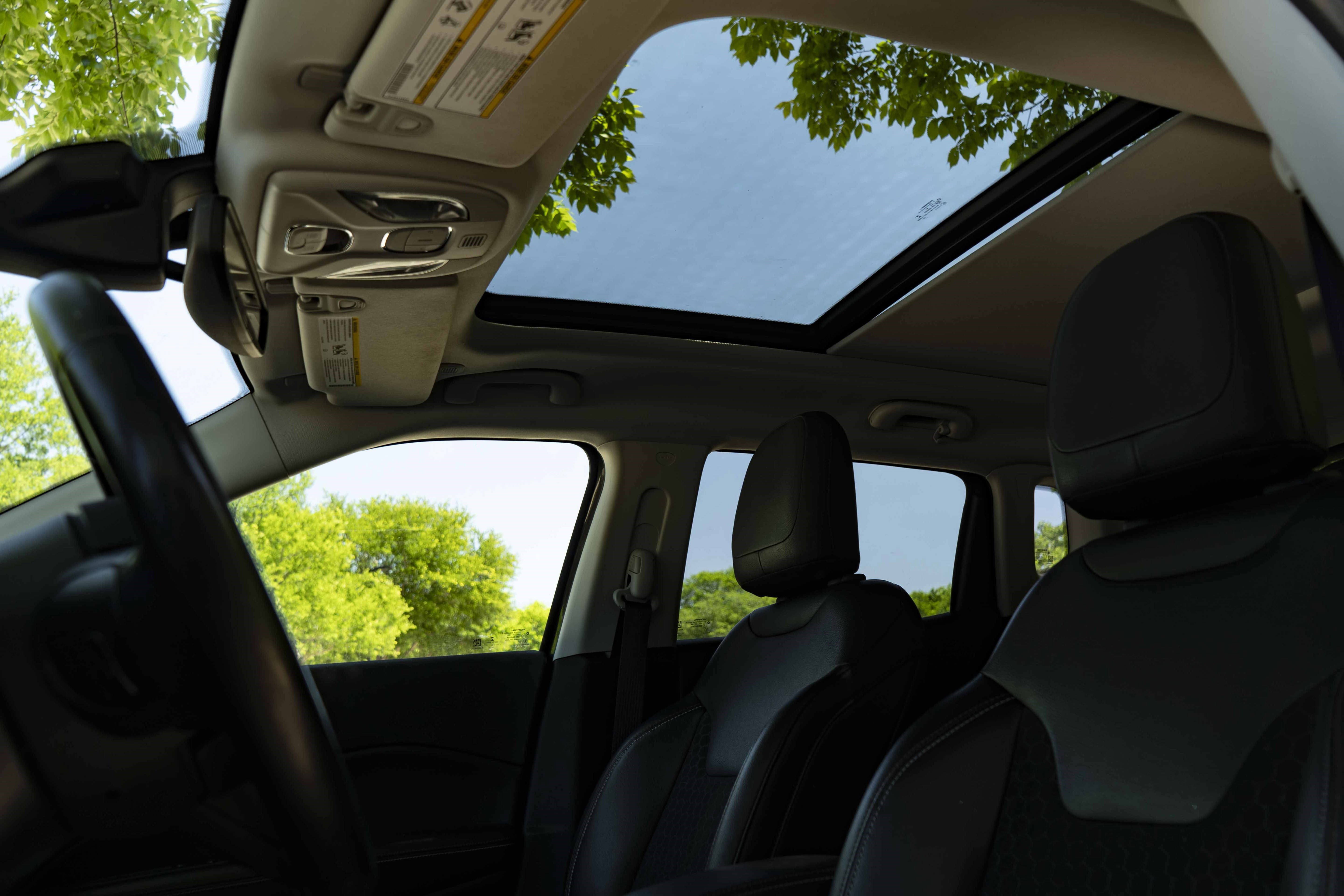 Used 2020 Jeep Compass Latitude FWD image 33