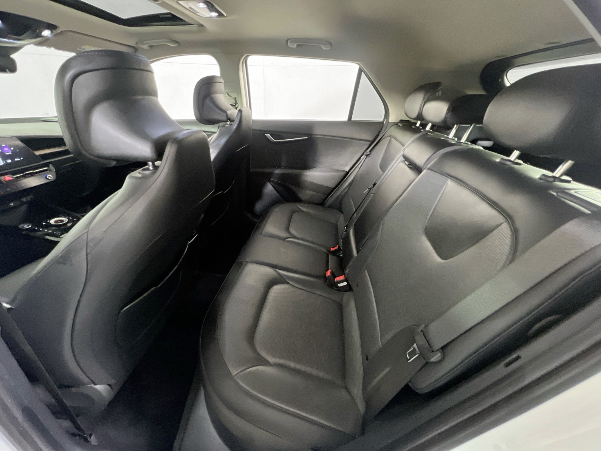 Used 2023 Kia Niro SX Touring FWD image 25