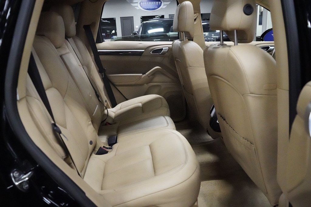 Used 2017 Porsche Cayenne Platinum Edition AWD/4WD image 28
