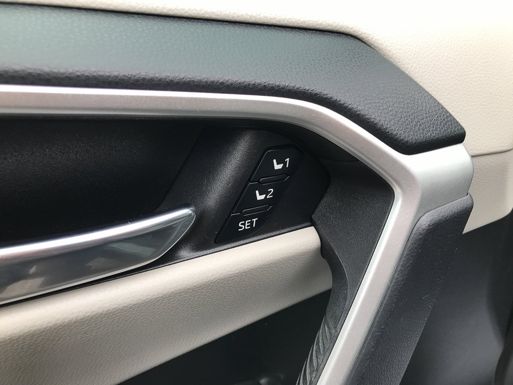 Certified 2021 Toyota RAV4 XLE Premium AWD/4WD image 16