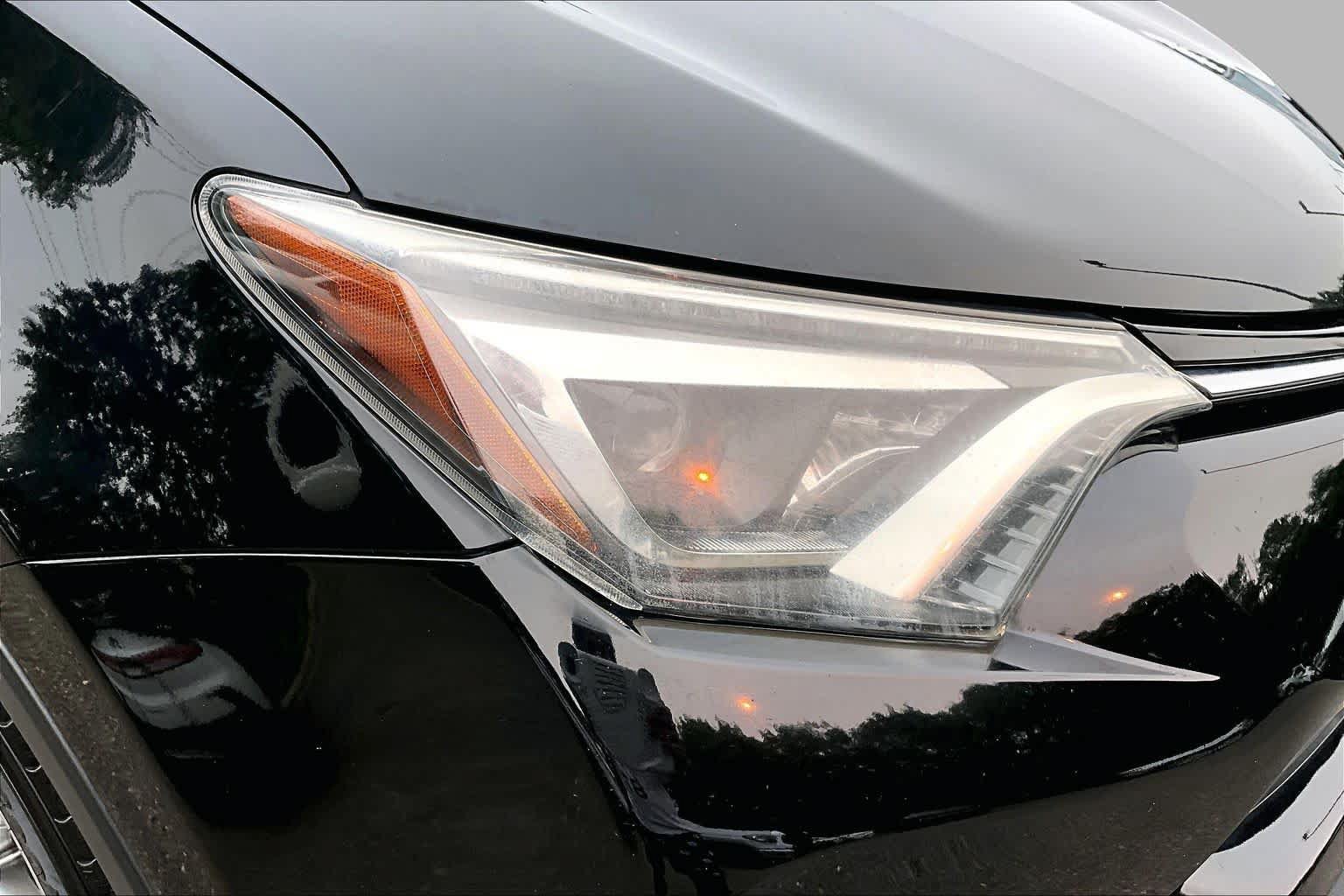 Certified 2018 Toyota RAV4 Limited w/ Advanced Technology Package AWD/4WD image 26